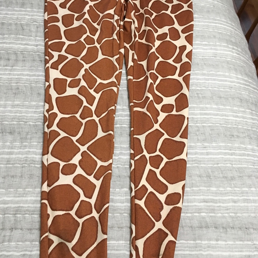 Giraffe print leggings